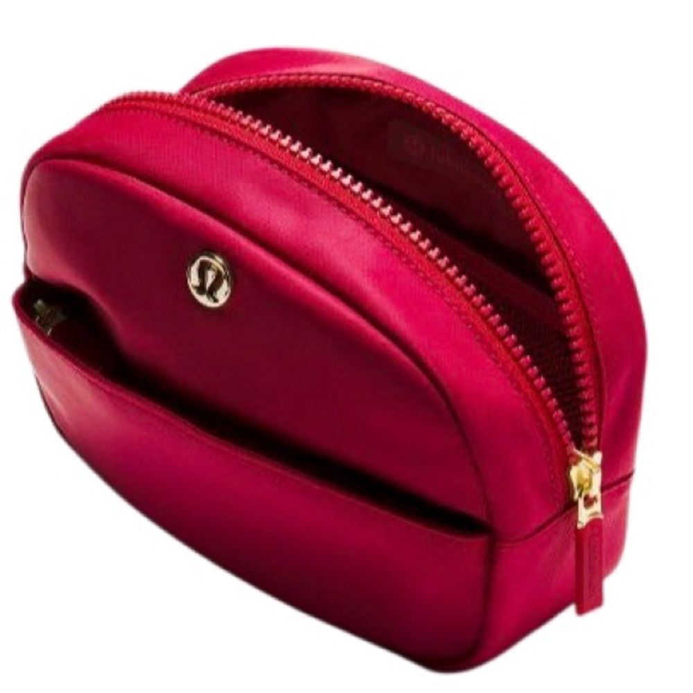Lululemon City Essentials Pouch Mini 2L Berry Rumble - Picture 4 of 12